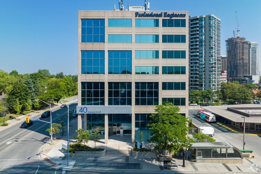 40 Sheppard Ave W, Toronto, ON à louer - Photo de l’immeuble – Image 3 sur 5