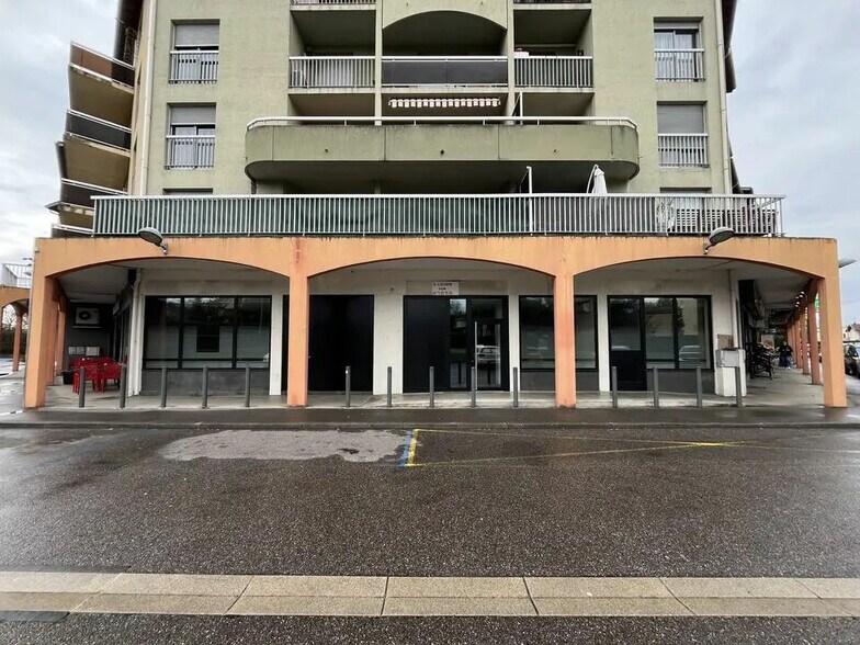 182 Rue Emile Zola, Décines-Charpieu à louer - Photo de l’immeuble – Image 1 sur 3