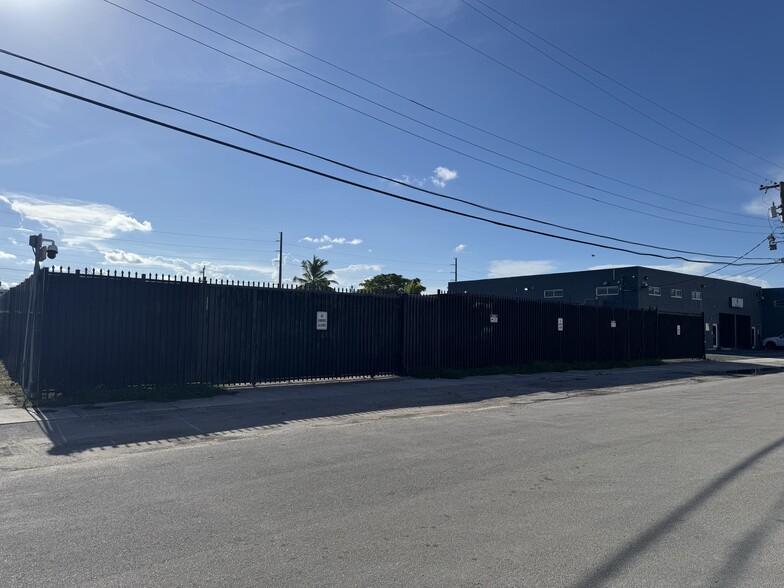 2200-2208 SW 59th Ave, West Park, FL à vendre - Photo de l’immeuble – Image 3 sur 20