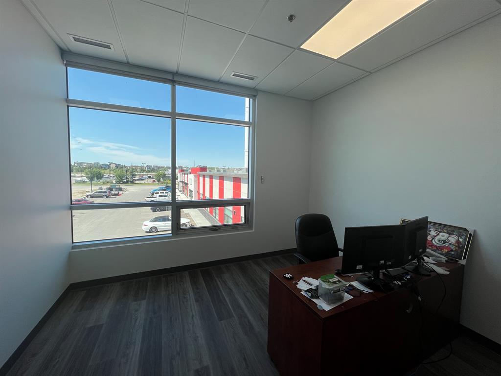 2974 Main St SE, Airdrie, AB à louer Photo intérieure– Image 1 sur 6