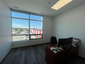 2974 Main St SE, Airdrie, AB à louer Photo intérieure– Image 1 sur 6