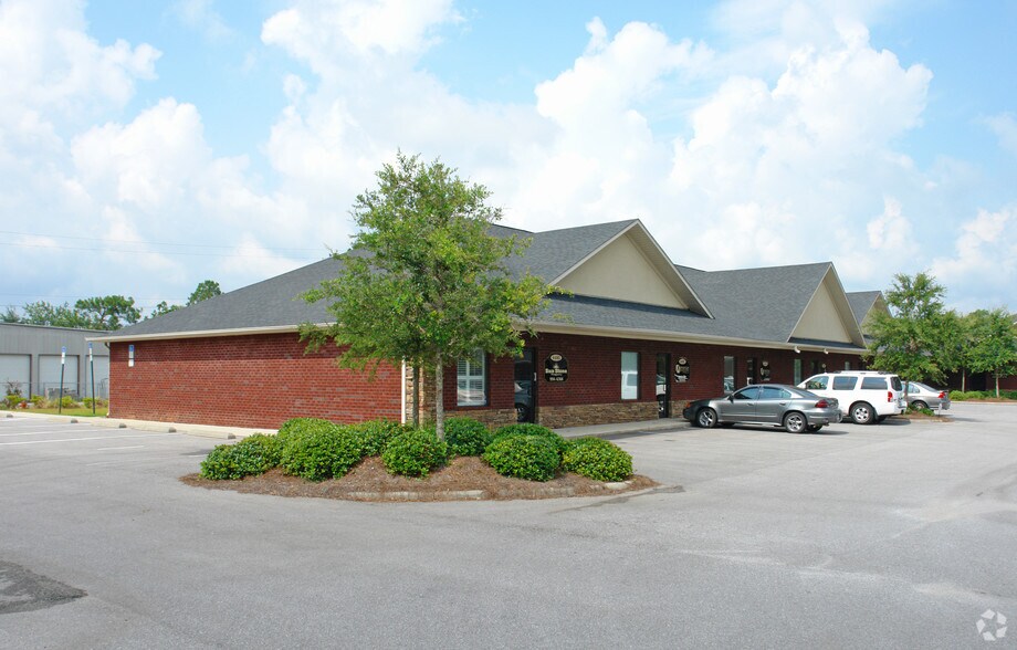 4487 Woodbine Rd, Pace, FL à vendre - Photo principale – Image 1 sur 5