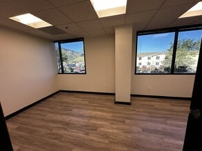 5115 Clareton Dr, Agoura Hills, CA à louer Photo intérieure– Image 2 sur 8