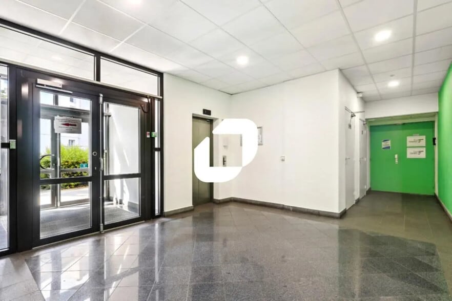 Bureau dans Lognes à louer - Hall d’entrée – Image 2 sur 8
