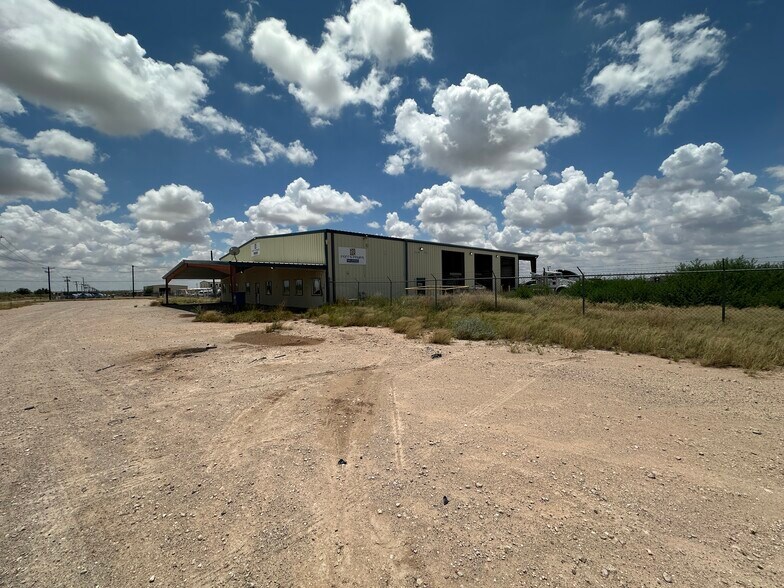 7300 S County Road 1270, Midland, TX à louer - Photo de l’immeuble – Image 2 sur 9