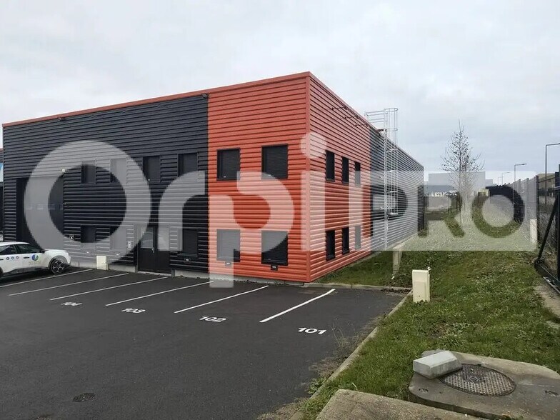 Local d’activités dans Cernay-lès-Reims à louer - Photo de l’immeuble – Image 1 sur 8