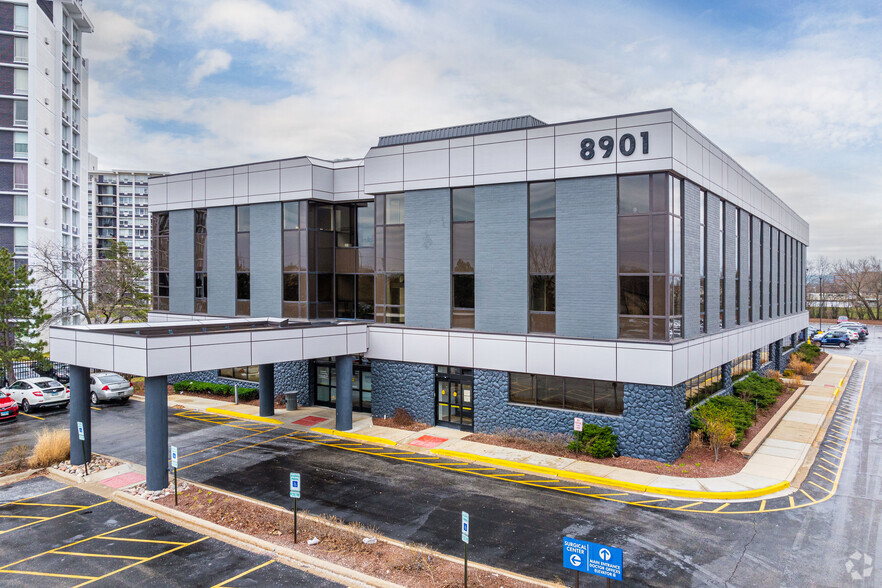 8901 Golf Rd, Des Plaines, IL à louer - Photo de l’immeuble – Image 3 sur 10