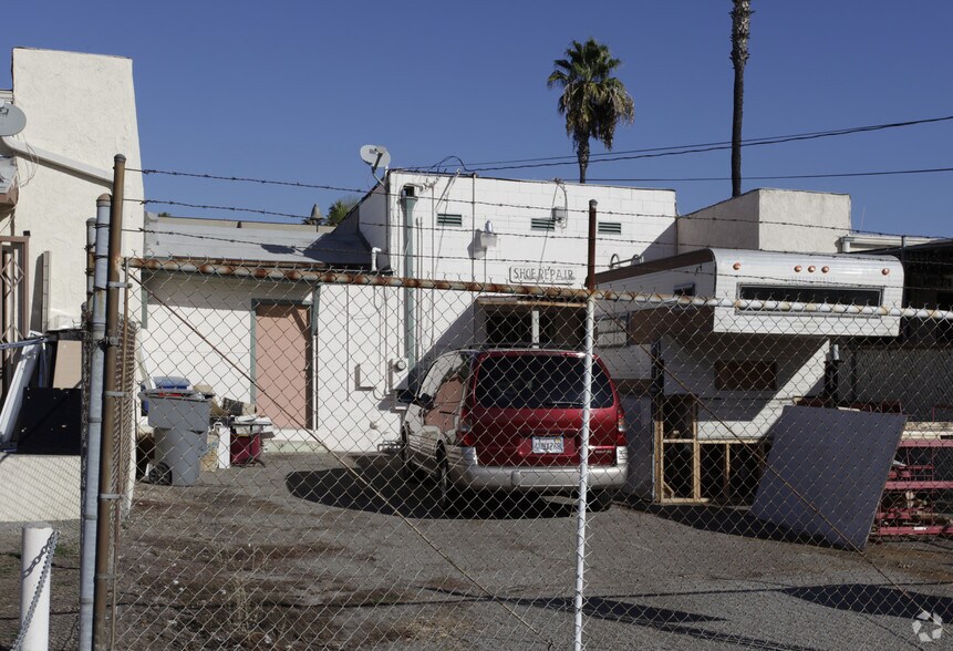 260-264 E La Habra Blvd, La Habra, CA à louer - Photo de l’immeuble – Image 2 sur 2