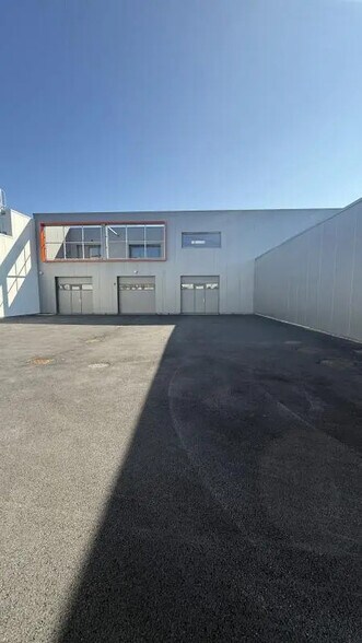 Local d'activités dans Sarzeau à vendre - Photo de l’immeuble – Image 2 sur 8