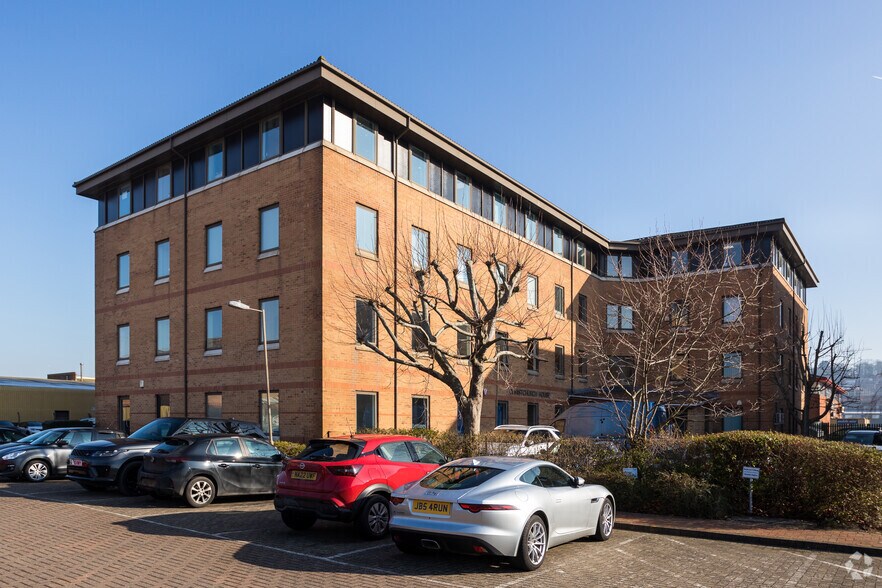 Sir Thomas Longley Rd, Rochester à louer - Photo de l’immeuble – Image 2 sur 2