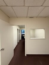 175-55-175-61 Hillside Ave, Jamaica, NY à louer Photo intérieure– Image 2 sur 7