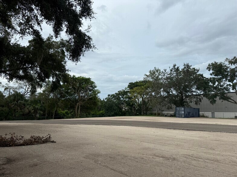 6620 N Orange Blossom Trl, Orlando, FL à louer - Photo de l’immeuble – Image 3 sur 9