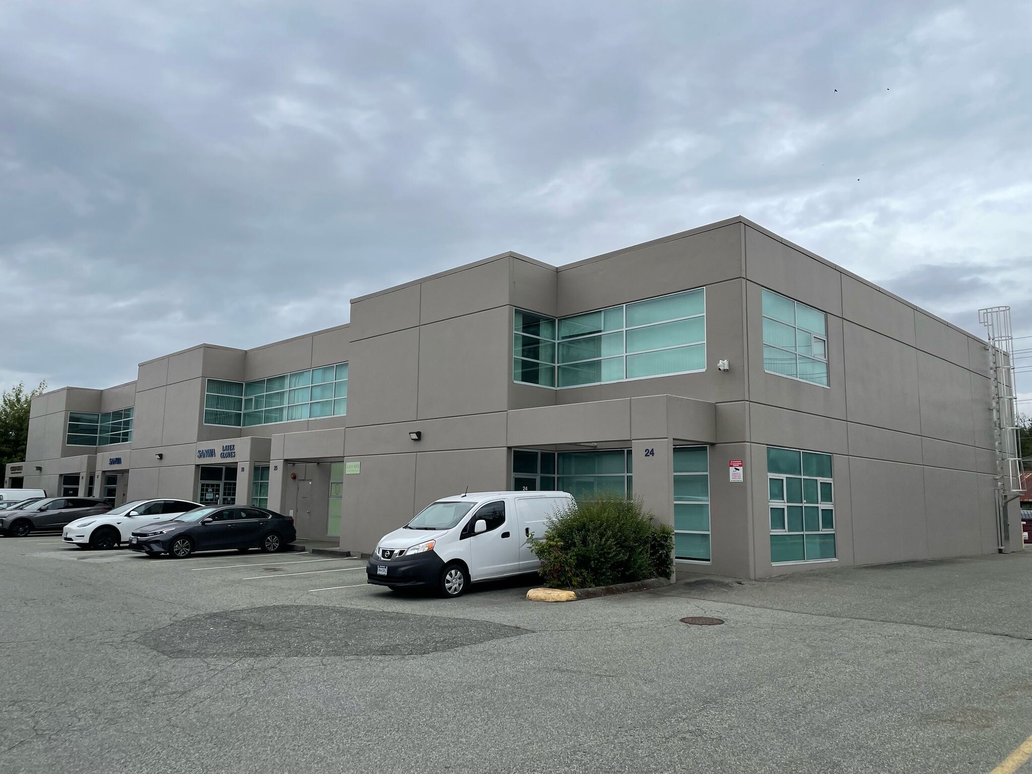 3871 North Fraser Way, Burnaby, BC à louer Photo intérieure– Image 1 sur 4