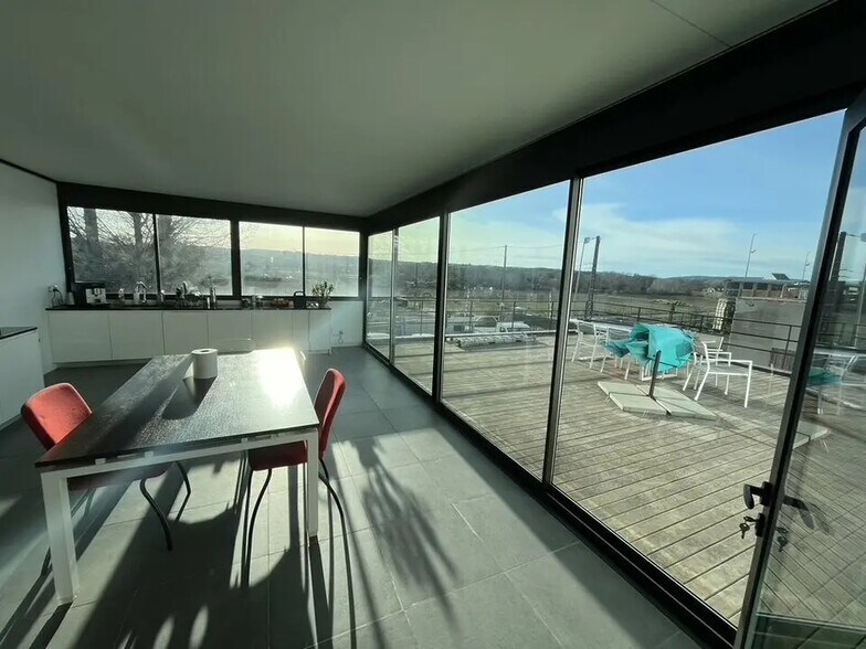 Local d’activités dans LES MILLES à louer - Photo de l’immeuble – Image 2 sur 4