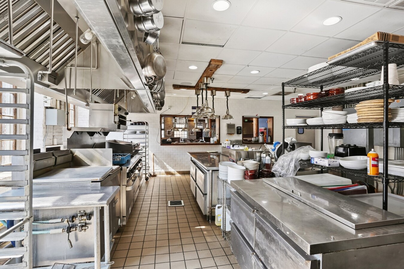 1051 Annunciation St, New Orleans, LA 70130 - Lot Restaurant -  - Photo intérieure - Image 1 of 11
