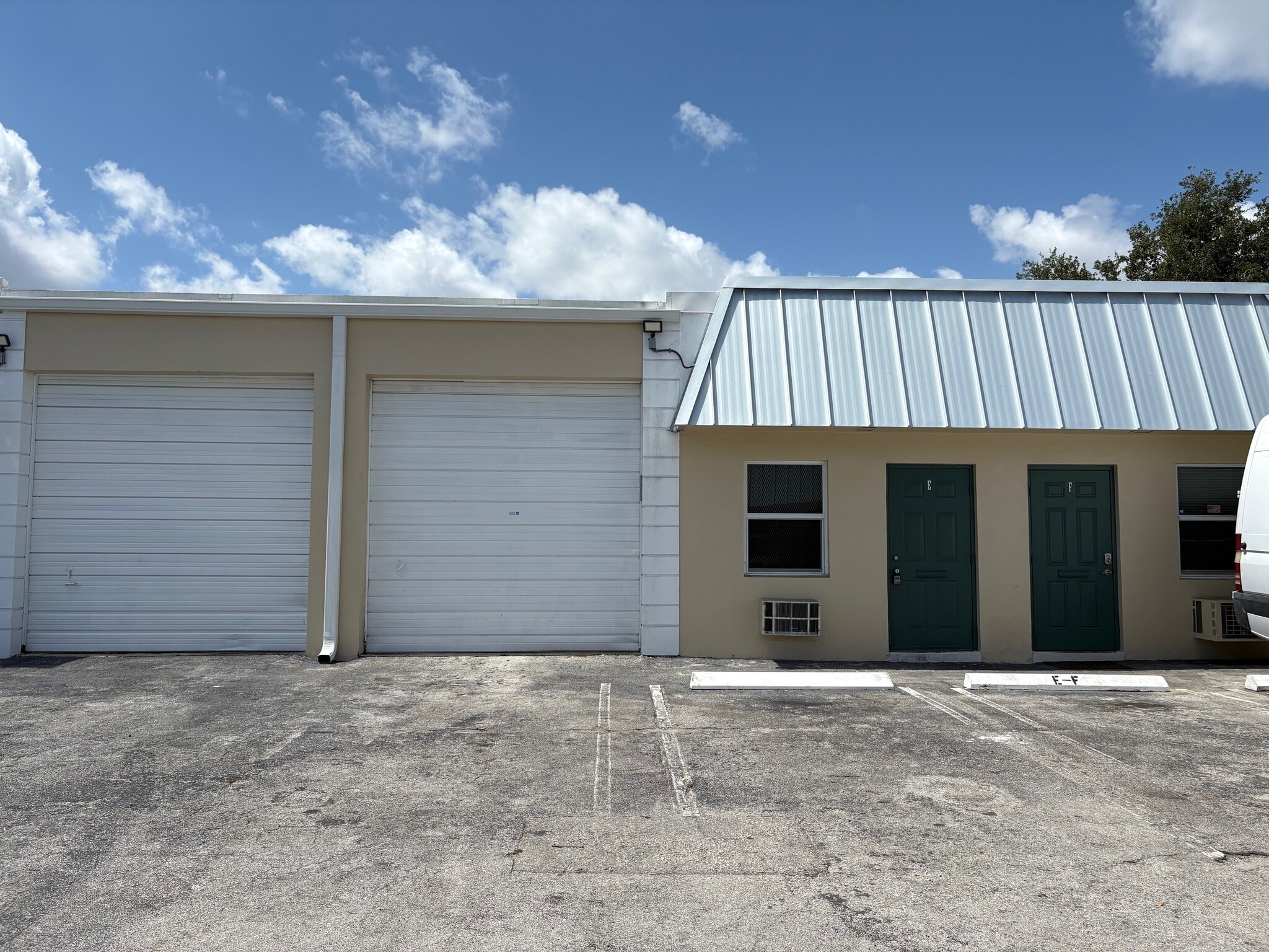 1451 SW 12th Ave, Pompano Beach, FL à louer Photo de l’immeuble– Image 1 sur 6