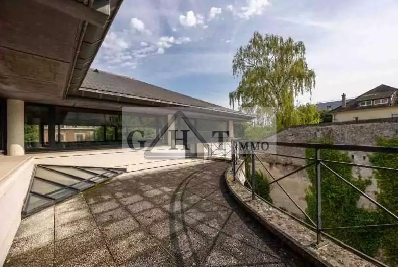 Local d’activités dans Lagny-sur-Marne à louer - Photo de l’immeuble – Image 1 sur 1