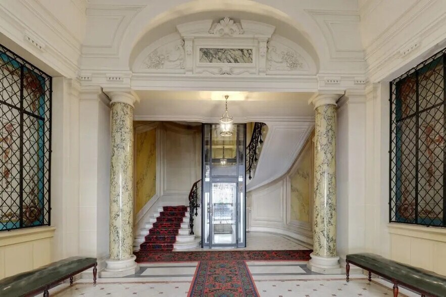 12 Avenue Pierre Ier De Serbie, Paris à louer - Photo de l’immeuble – Image 3 sur 13