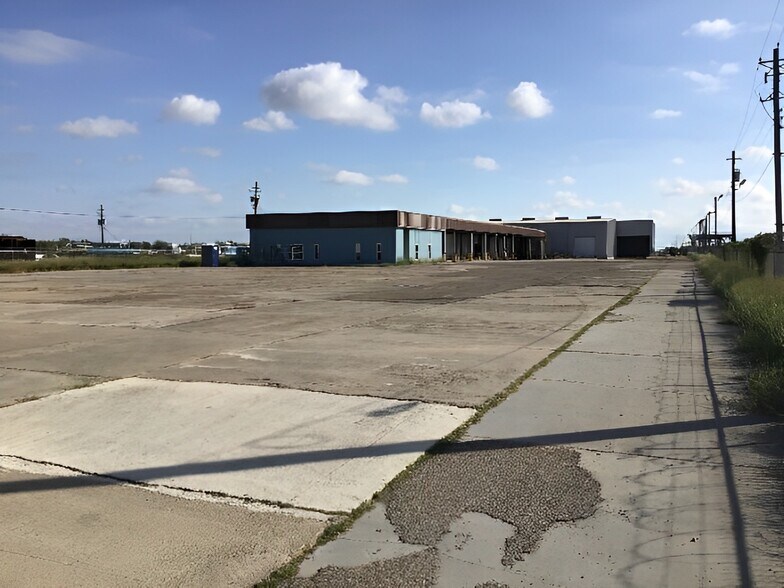 650 Flato Rd, Corpus Christi, TX à vendre - Photo de l’immeuble – Image 3 sur 19