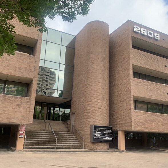 2909 Cole Ave, Dallas, TX à louer - Photo de l’immeuble – Image 2 sur 2