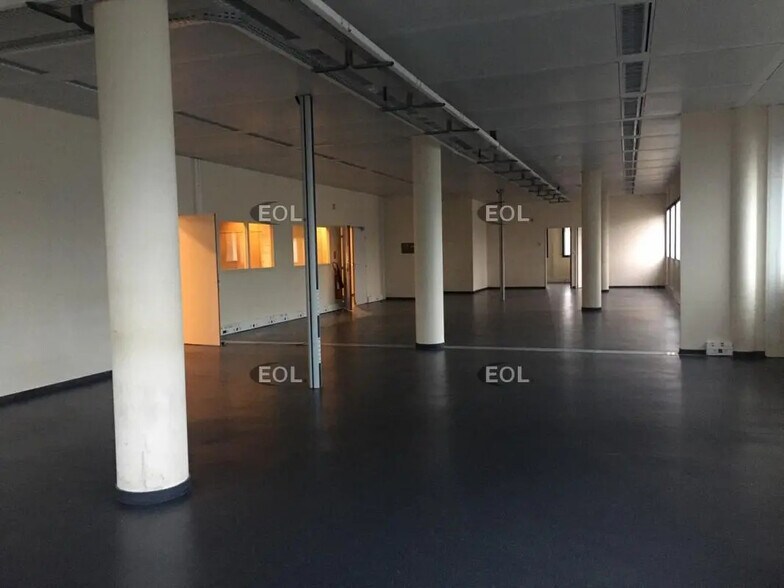 Local d’activités dans Créteil à louer - Photo de l’immeuble – Image 3 sur 7
