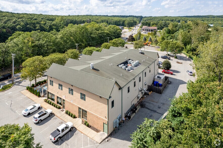 55 Douglas Pike, Smithfield, RI à vendre - Photo de l’immeuble – Image 2 sur 16