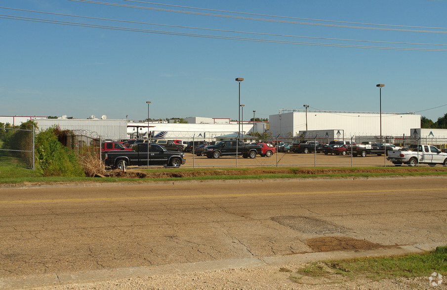 4240 Industrial Dr, Jackson, MS à louer - Photo de l’immeuble – Image 2 sur 3