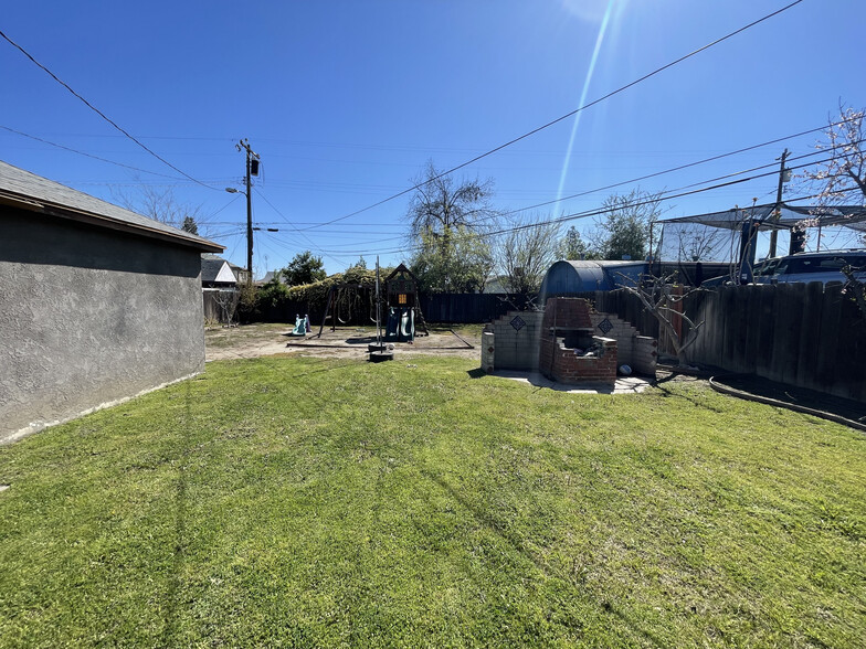 1313 Brundage Ln, Bakersfield, CA à louer - Photo de l’immeuble – Image 3 sur 21