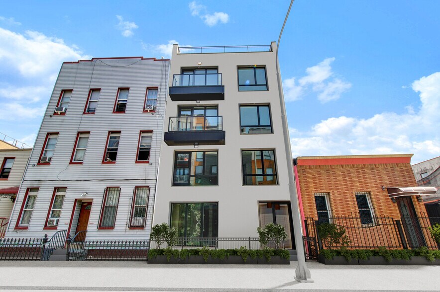 710 Hart St, Brooklyn, NY à vendre - Photo de l’immeuble – Image 1 sur 6