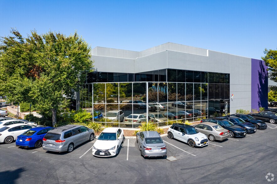 1525 O'Brien Dr, Menlo Park, CA à louer - Photo de l’immeuble – Image 1 sur 6