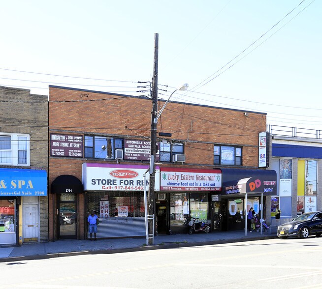 2702-2704 E Tremont Ave, Bronx, NY à louer - Photo principale – Image 2 sur 9
