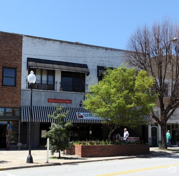 321 N Main St, Hendersonville, NC à louer - Photo de l’immeuble – Image 2 sur 19