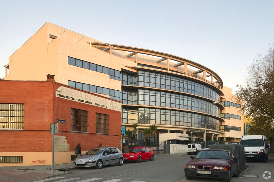 Calle de Casas de Miravete, 22-24, Madrid, Madrid à louer - Photo principale – Image 1 sur 3