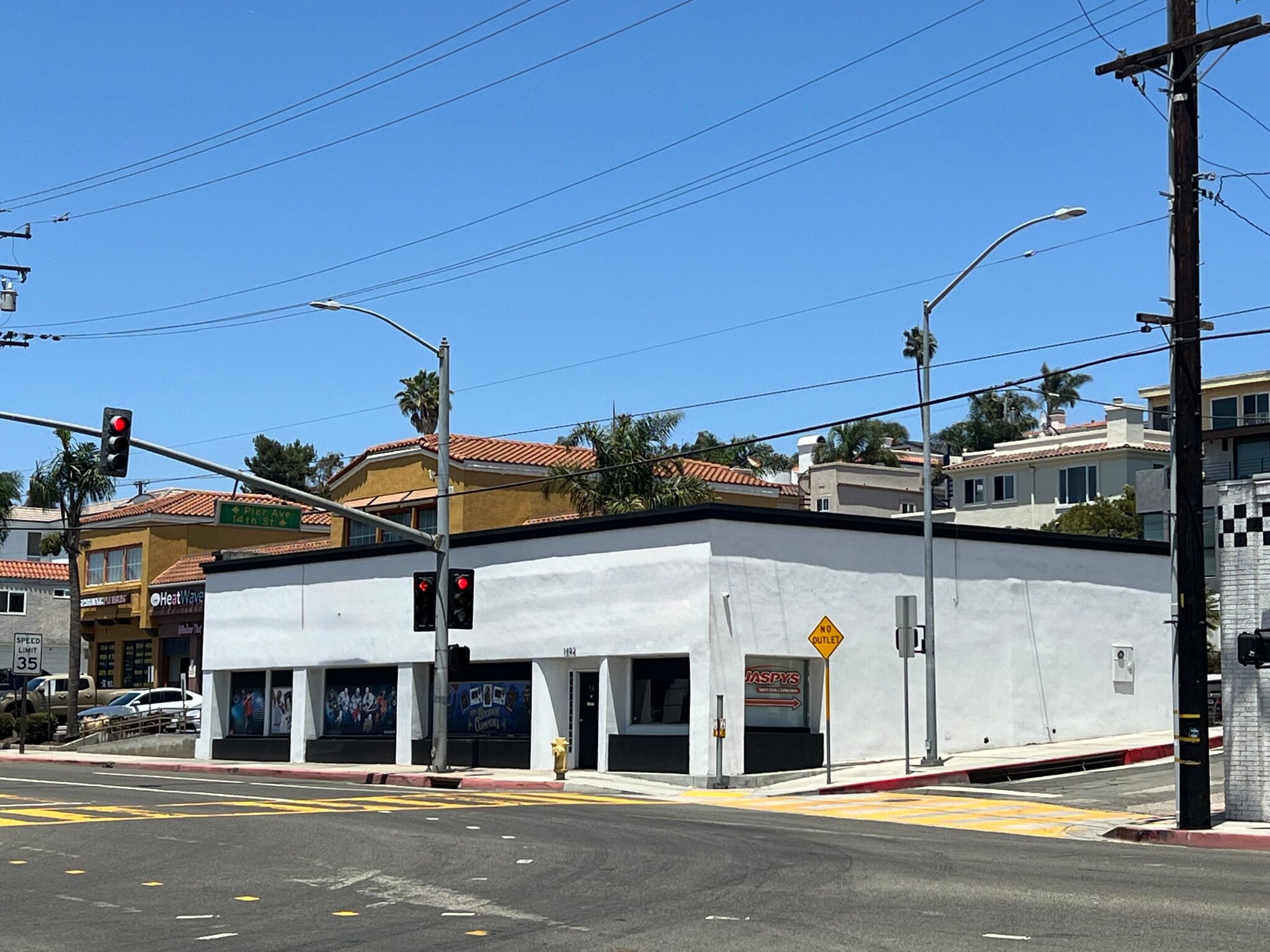 1402 Pacific Coast Hwy, Hermosa Beach, CA à louer Photo de l’immeuble– Image 1 sur 1