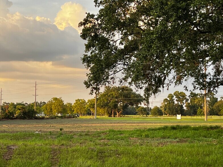 5701 S 39 County Rd, Plant City, FL à louer - Photo de l’immeuble – Image 1 sur 2