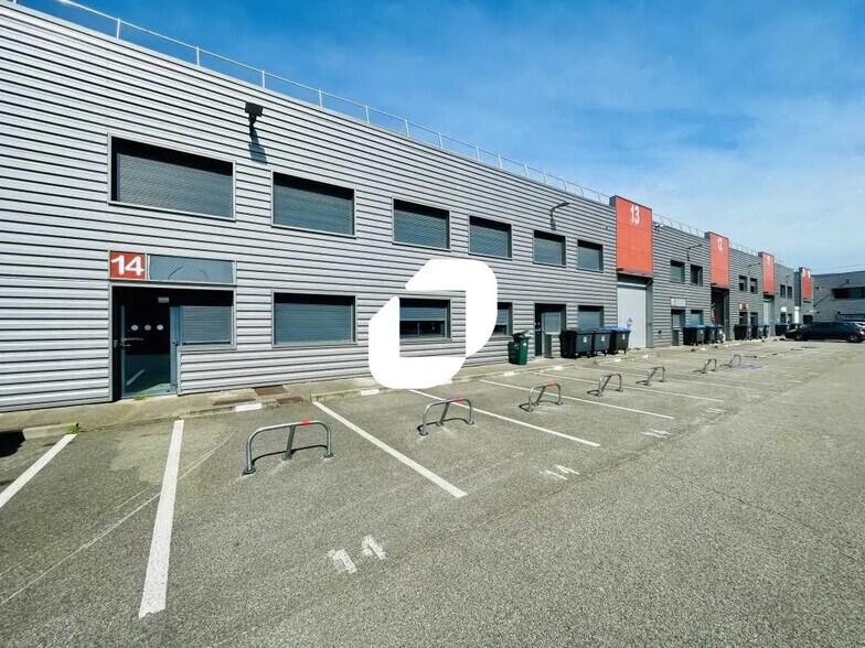 Local d’activités dans Villeurbanne à louer - Photo de l’immeuble – Image 1 sur 33