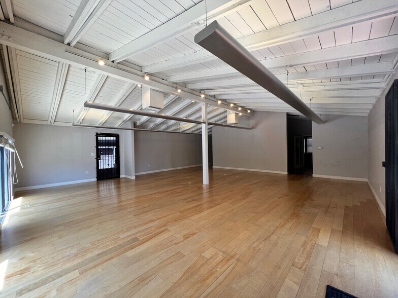 6009 Melrose Ave, Los Angeles, CA à louer - Photo intérieure – Image 2 sur 12