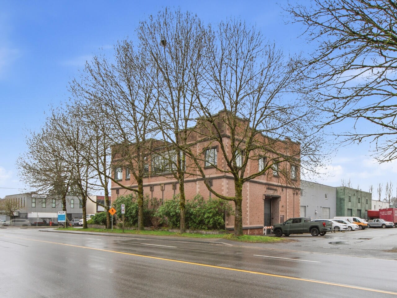 1496 Rupert St, North Vancouver District, BC à louer Photo principale– Image 1 sur 13