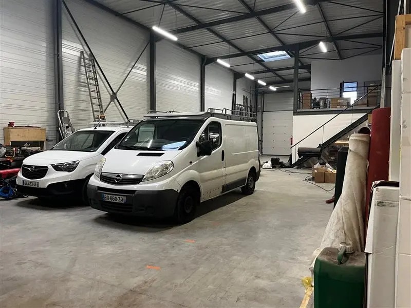 Local d’activités dans Joué-lès-Tours à louer Photo de l’immeuble– Image 1 sur 8