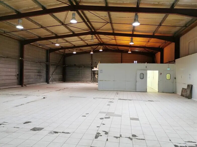 Local d’activités dans Le Fauga à louer - Photo de l’immeuble – Image 3 sur 6