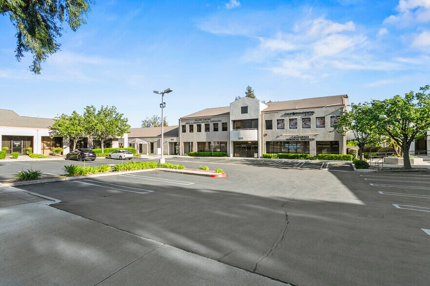 930 W Foothill Blvd, Upland, CA à vendre - Photo de l’immeuble – Image 2 sur 9