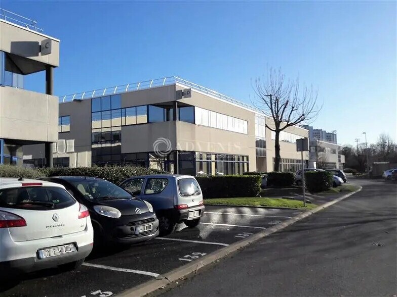 Local d’activités dans Gennevilliers à louer - Photo de l’immeuble – Image 1 sur 6