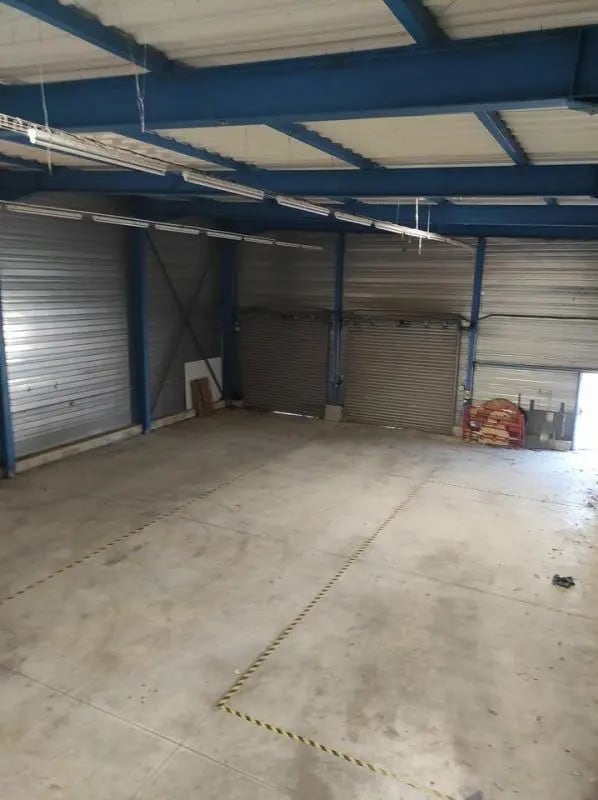 Industriel/Logistique dans CHÂTEAUNEUF-LES-MARTIGUES à louer Photo de l’immeuble– Image 1 sur 6
