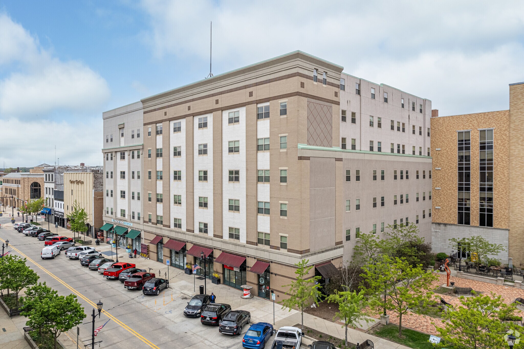 211 S Michigan St, South Bend, IN à louer Photo principale– Image 1 sur 11