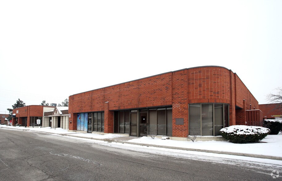 1087 Meyerside Dr, Mississauga, ON à louer - Photo de l’immeuble – Image 3 sur 4
