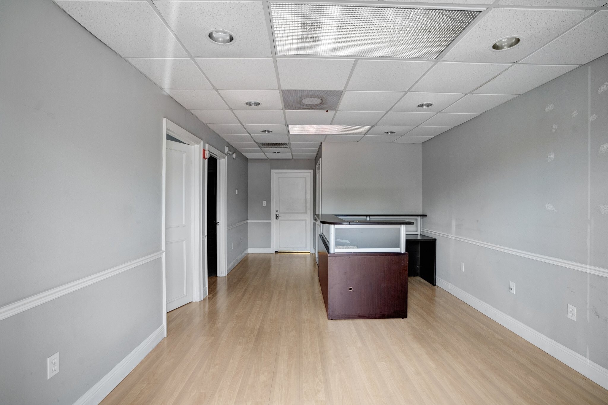 1882 Porter Lake Dr, Sarasota, FL à louer Photo de l’immeuble– Image 1 sur 7