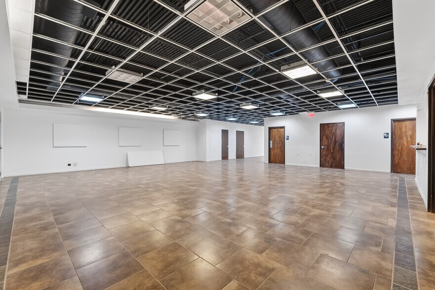 9809 Rowlett Rd, Houston, TX à louer - Photo intérieure – Image 3 sur 23