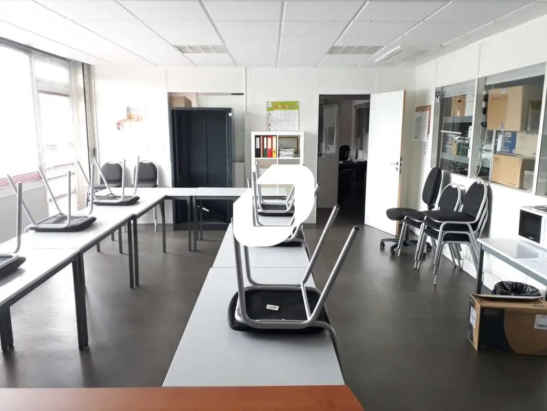 Bureau dans Lormont à louer Photo de l’immeuble– Image 1 sur 5