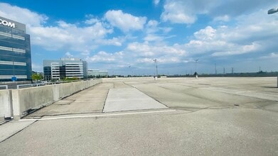 55 Commerce Valley Dr W, Markham, ON à louer Photo intérieure– Image 1 sur 3