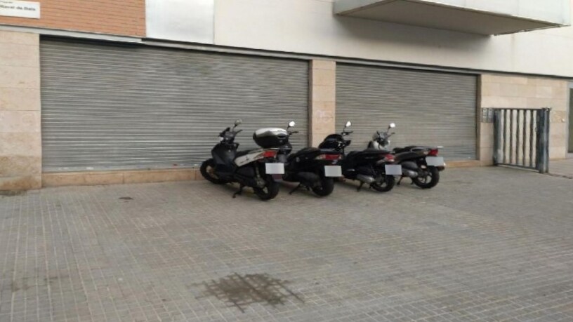 Immeuble residentiel dans El Prat de Llobregat, Barcelona à vendre Photo principale– Image 1 sur 2